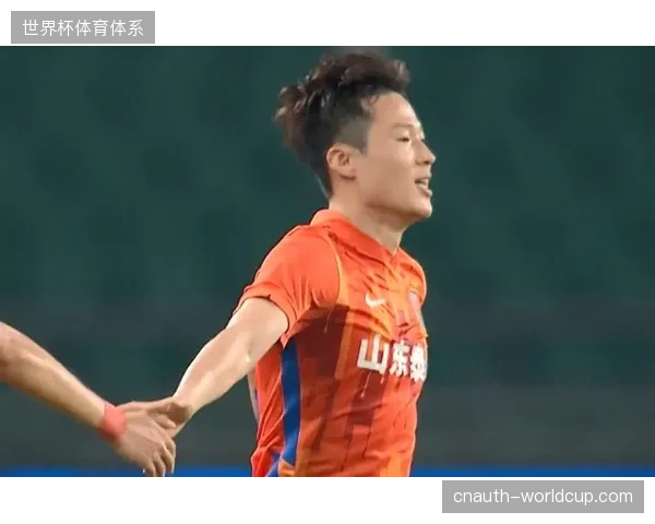 李在城凭借在德甲赛场练就的跑动和覆盖能力，将成为连接韩国队攻防两端的关键枢纽